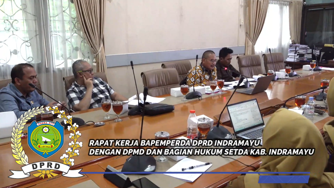 Bapemperda Membahas Penggabungan Perubahan Perda tentang Desa Dengan Mitra Kerja